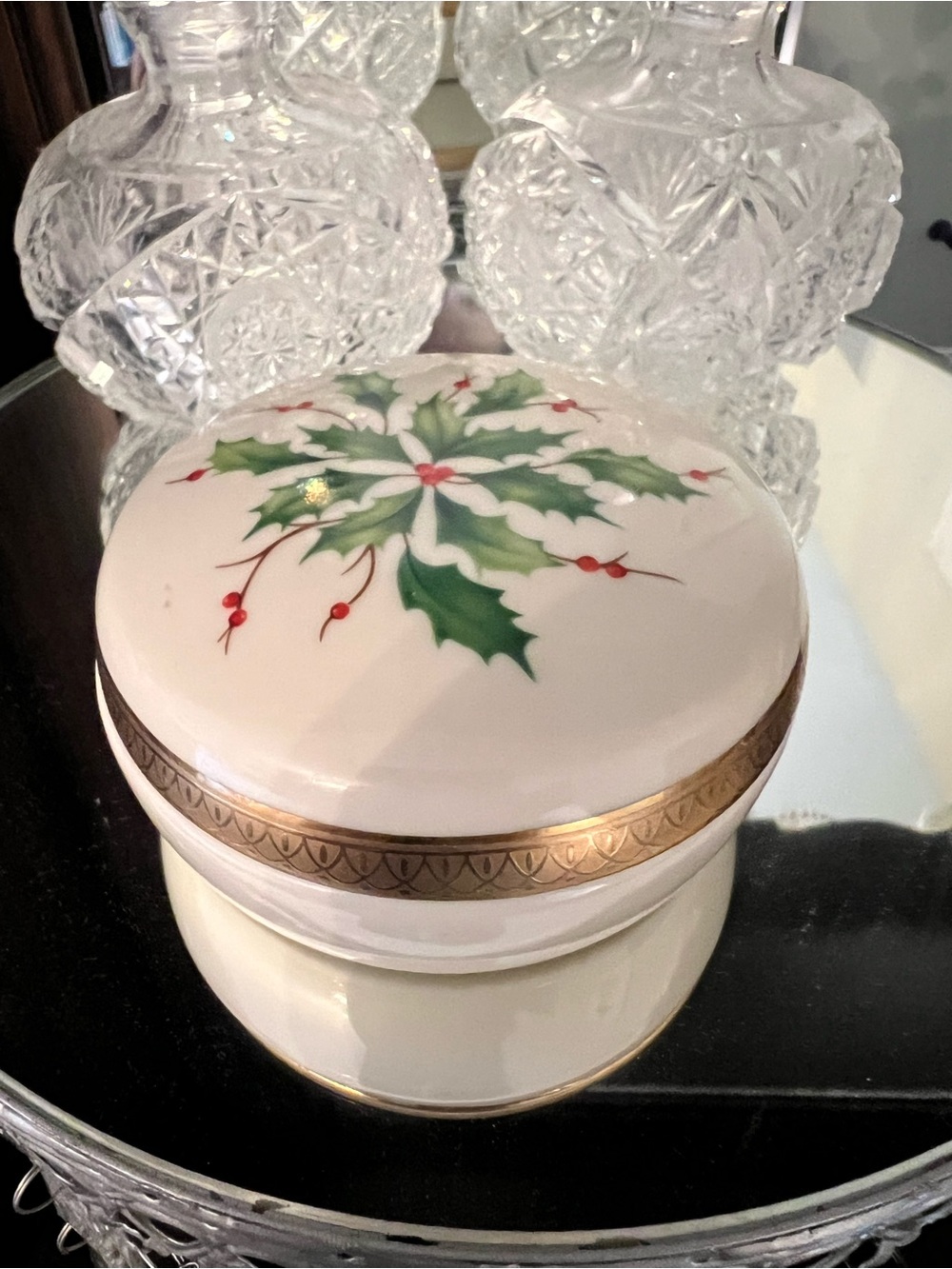 Lenox cream Holiday Trinket  jewelry round container lid trimmed with gold
